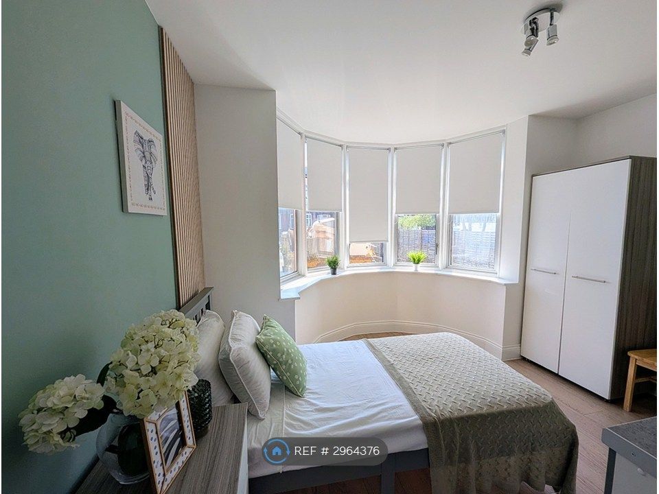Property photo 1 of 16 Room 1
