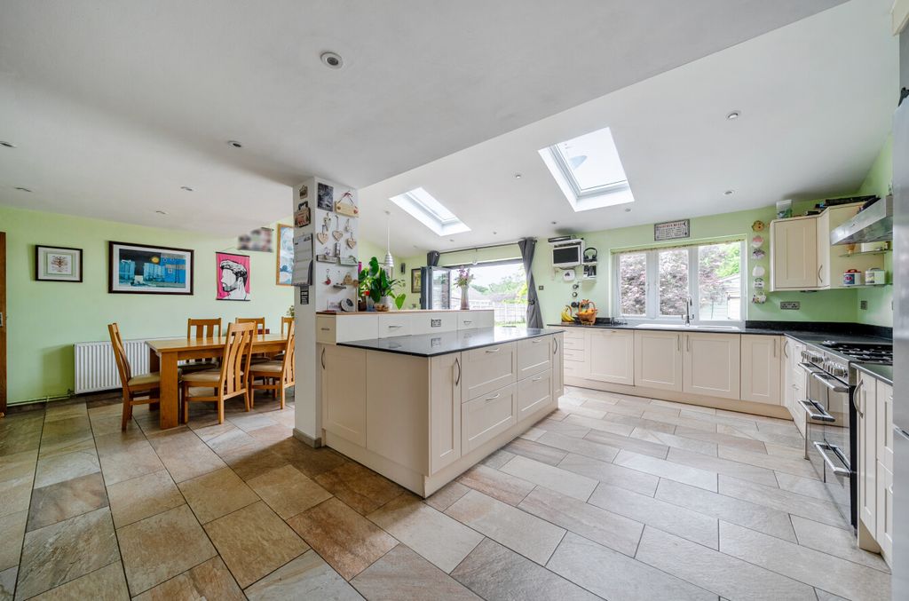 Property photo 2 of 22