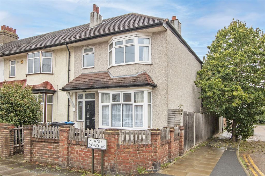 Property photo 1 of 8 29 Island Road, Mitcham Road External.Jpg