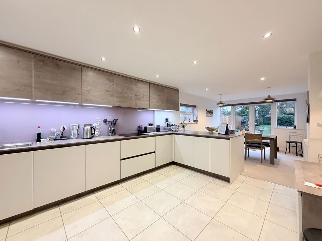 Property photo 2 of 31