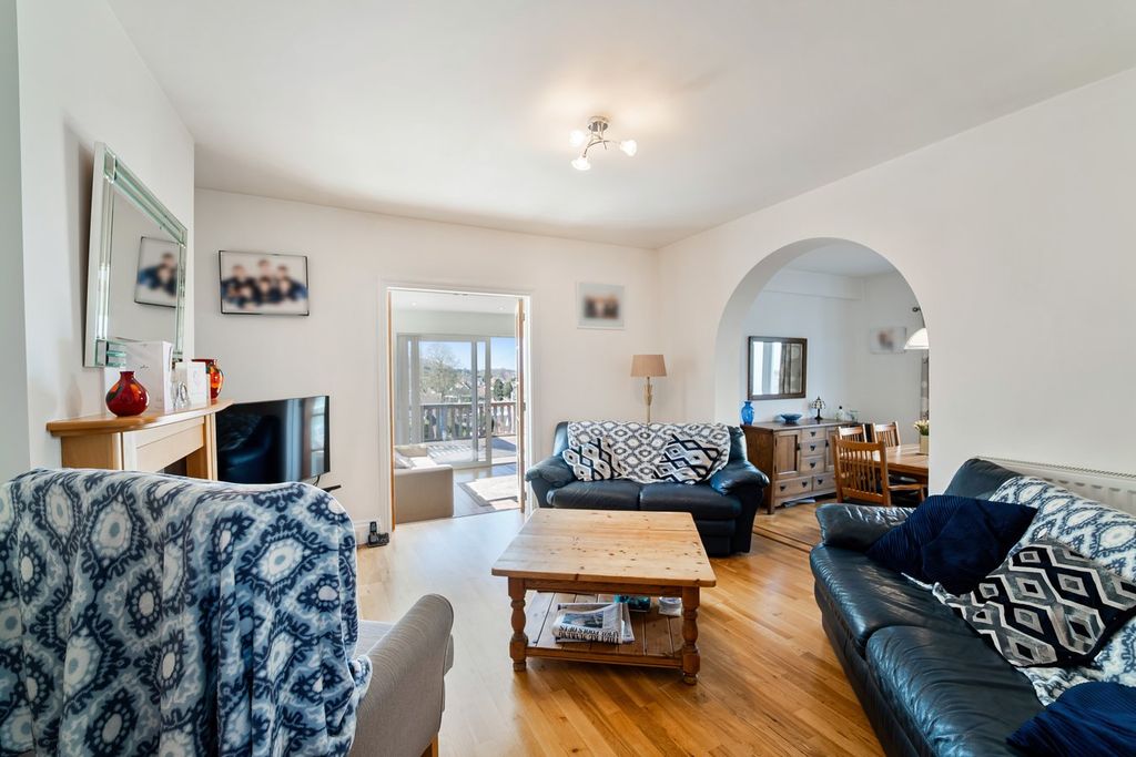 Property photo 3 of 31