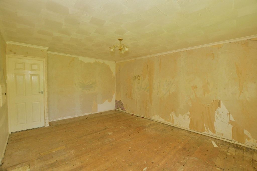 Property photo 3 of 15 Lounge