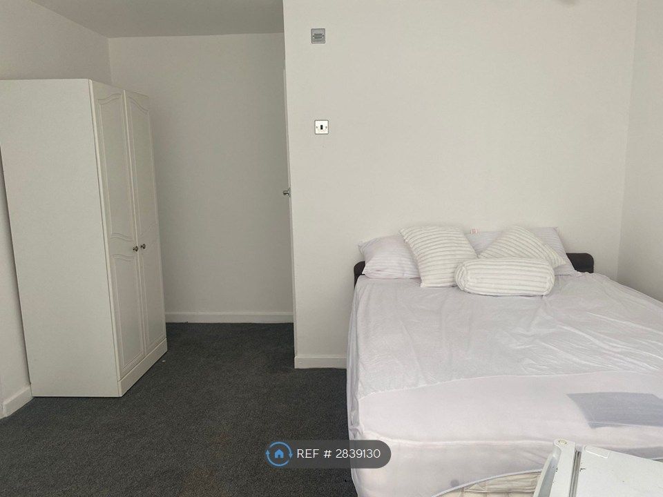 Property photo 3 of 24 Room 1