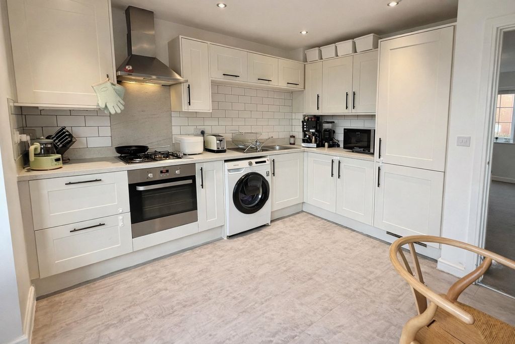 Property photo 3 of 15 Kitchen