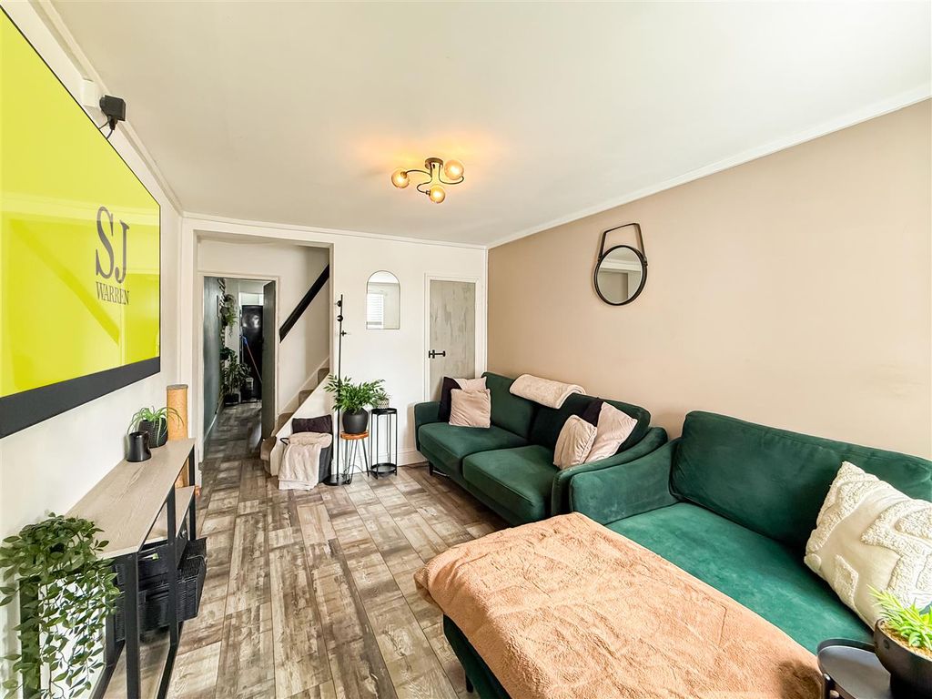 Property photo 2 of 12 Lounge