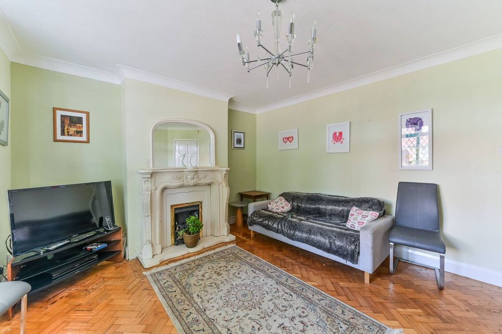 Property photo 3 of 19