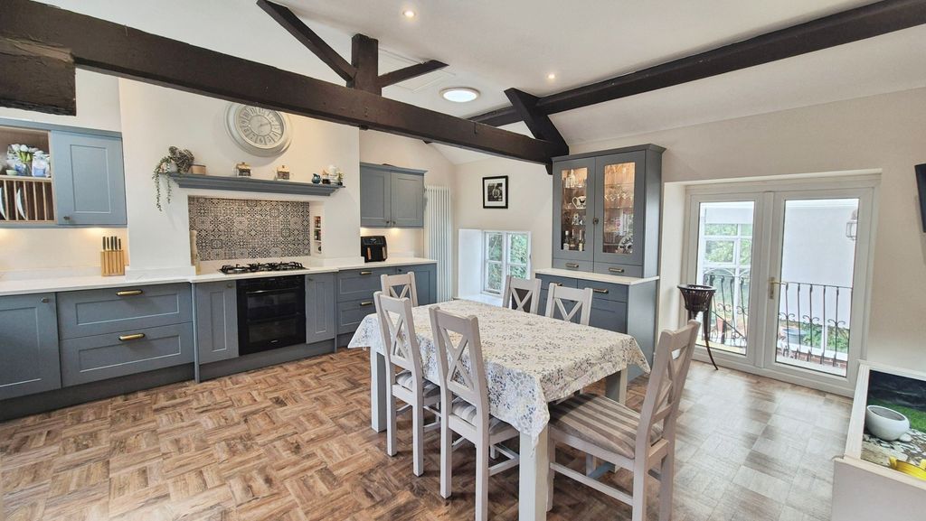 Property photo 3 of 20 E587A8A1-1000127944