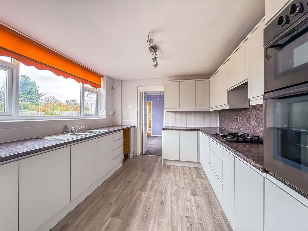 Property photo 3 of 28