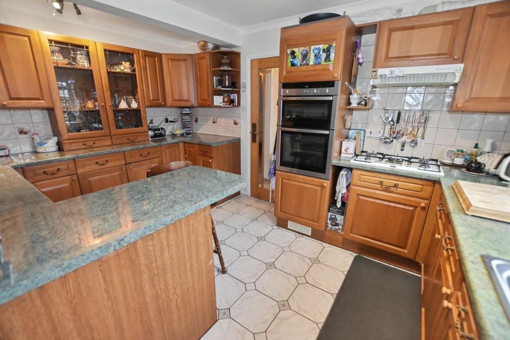 Property photo 3 of 25