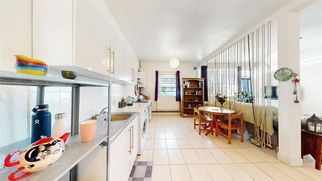 Property photo 2 of 10 Kitchen/Dining Area