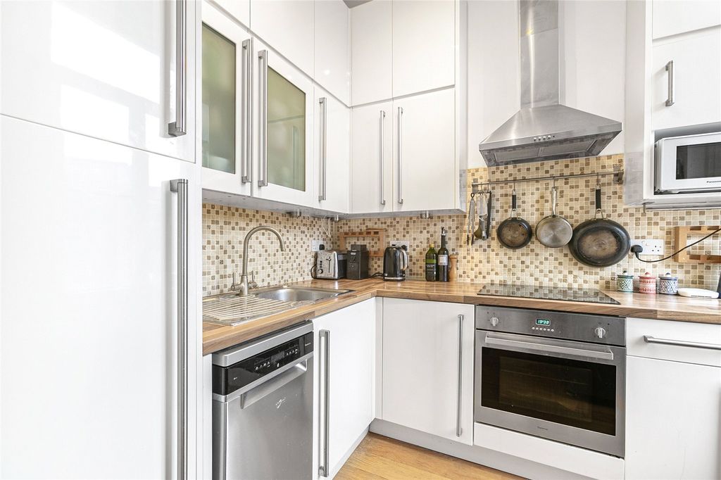 Property photo 2 of 19 Kitchen