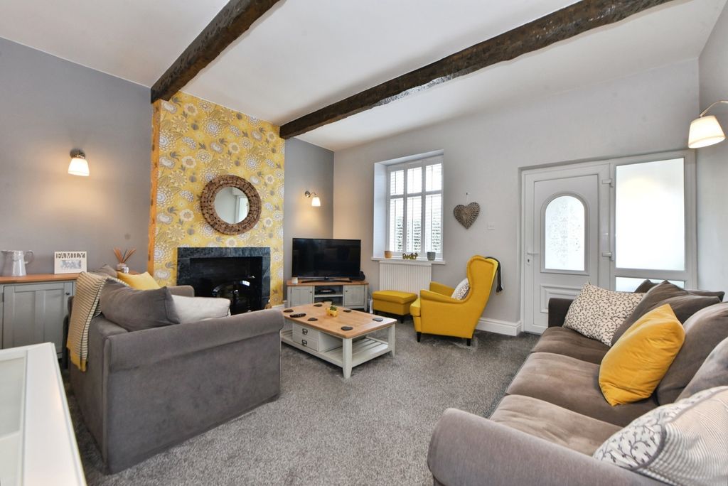 Property photo 2 of 23 Lounge