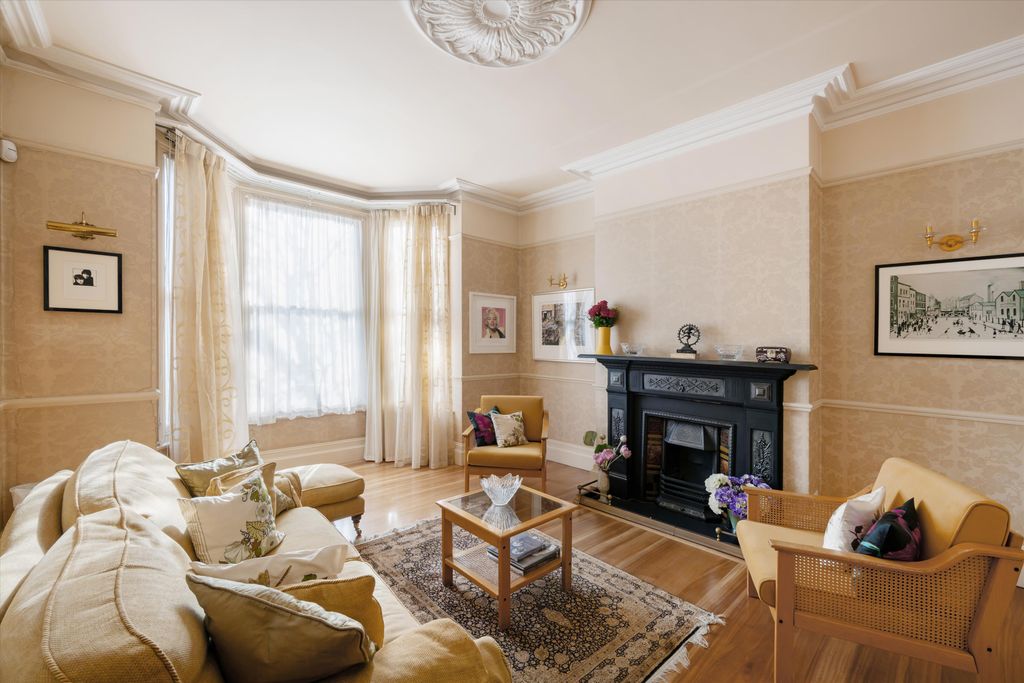 Property photo 2 of 12 Image