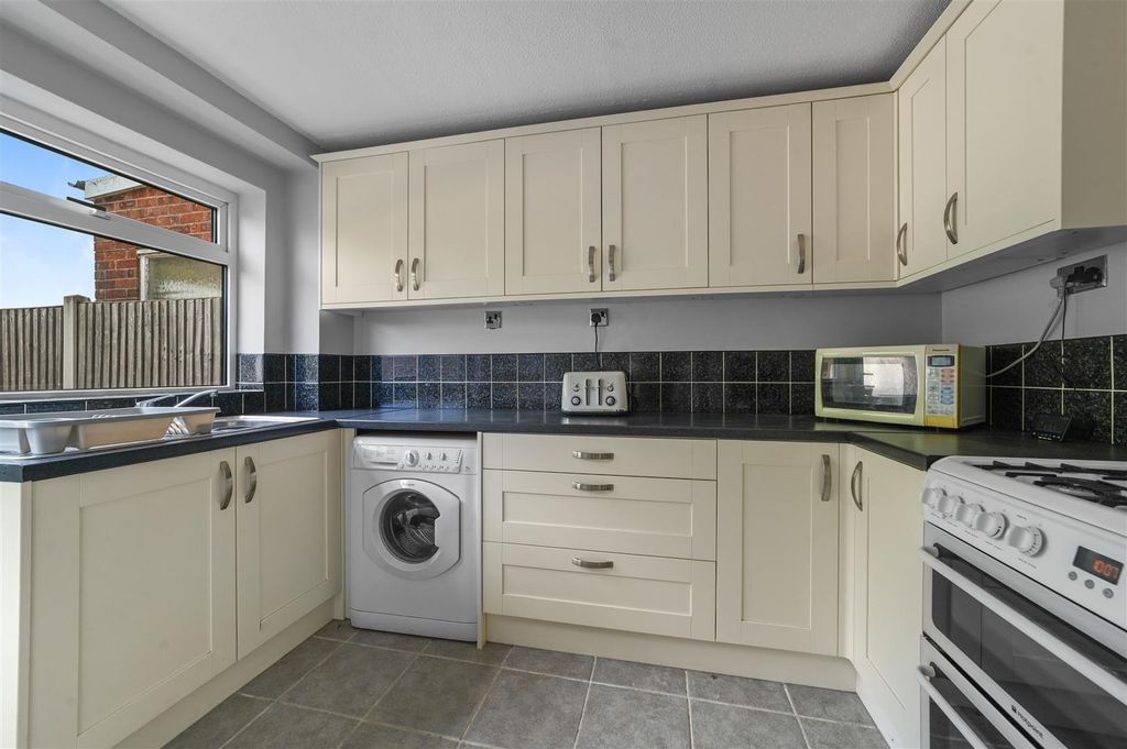 Property photo 3 of 16 Kitchen