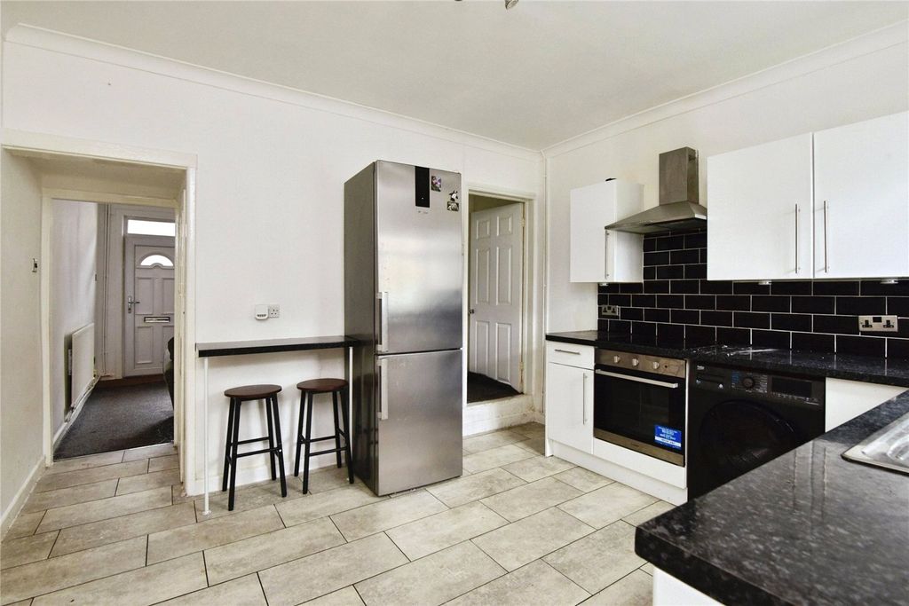 Property photo 2 of 16 Picture No. 27