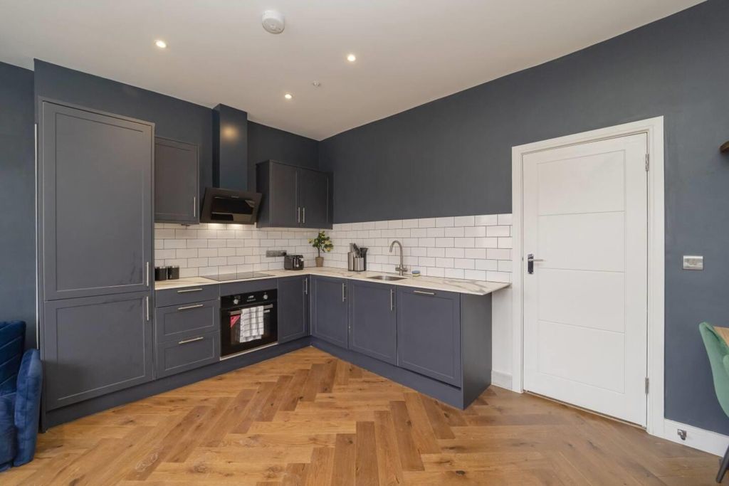 Property photo 1 of 7 Kitchen