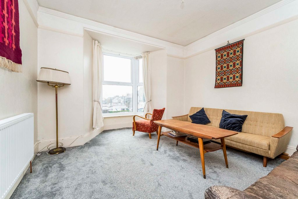 Property photo 2 of 20 Pbox-Img.Jpg