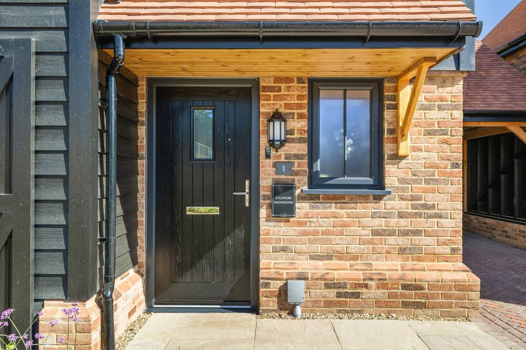 Property photo 3 of 11 Entrance
