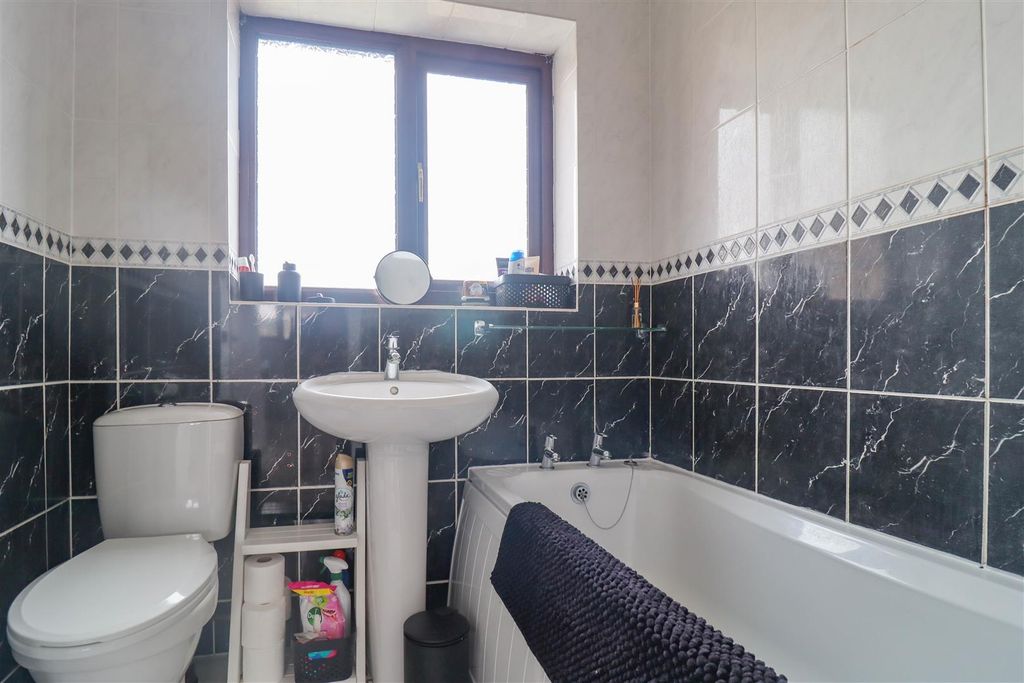 Property photo 3 of 10 Img_1025-1.Jpg