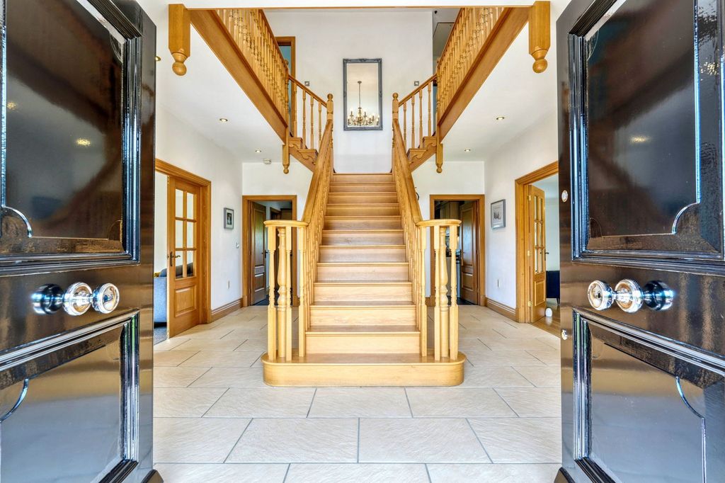 Property photo 3 of 32