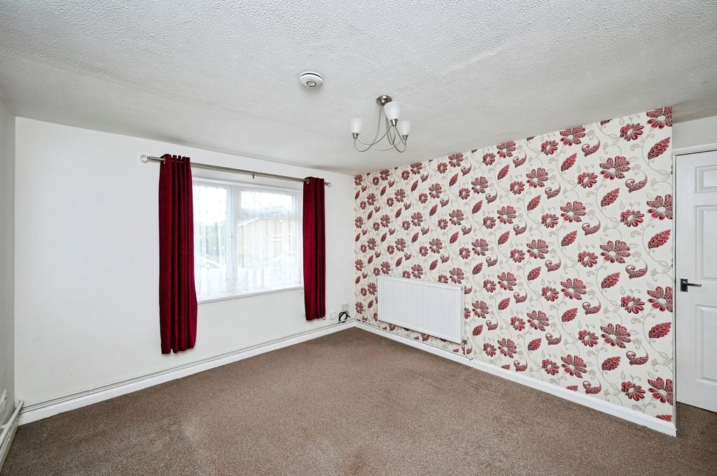 Property photo 2 of 17 Lounge