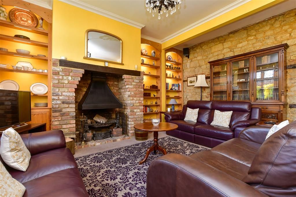 Property photo 1 of 20 Sitting Room