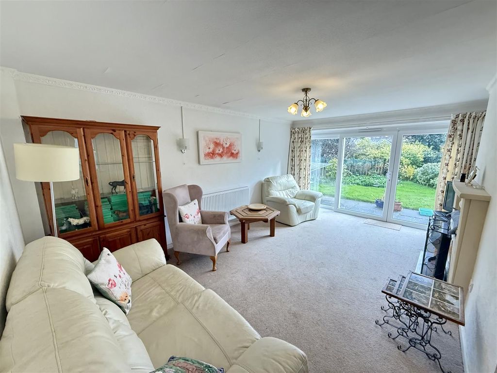 Property photo 3 of 19 Living Room