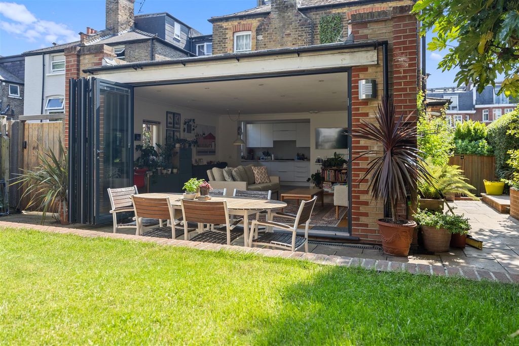 Property photo 1 of 16