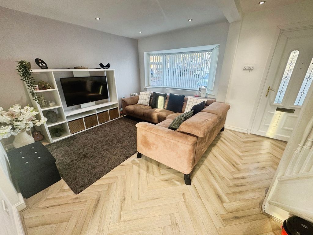 Property photo 3 of 12 Open Plan Lounge