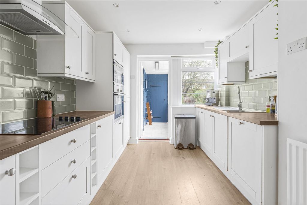 Property photo 2 of 18 Kitchen