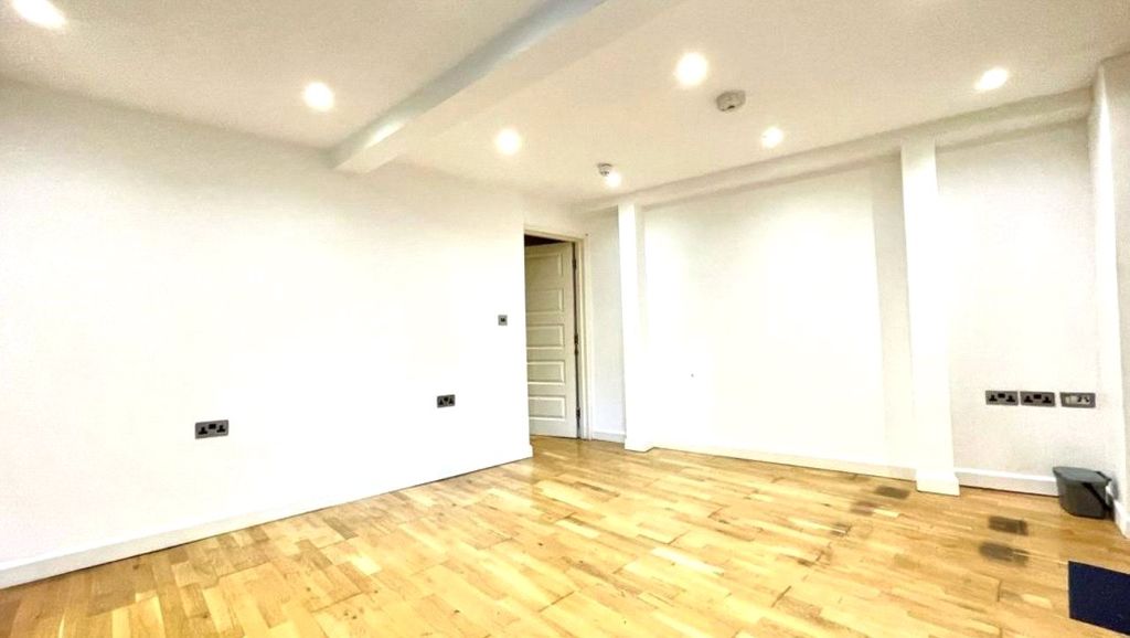 Property photo 3 of 7 Picture No. 11