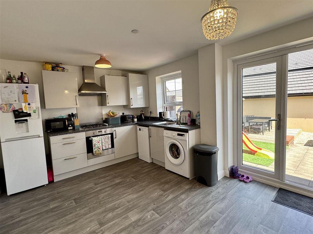 Property photo 2 of 18 Kitchen Dining Room