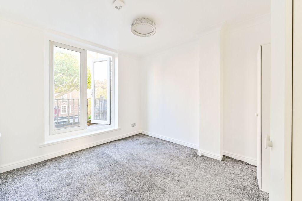 Property photo 3 of 6