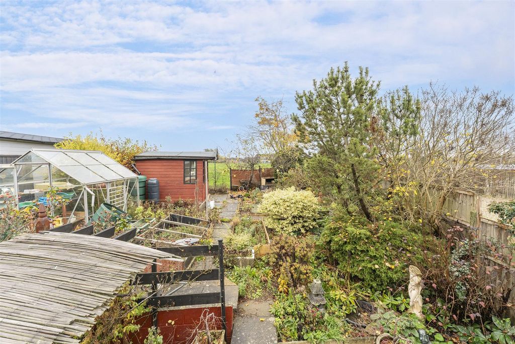 Property photo 2 of 25 Garden