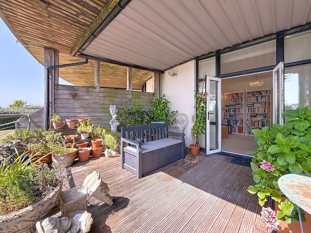 Property photo 1 of 27 Balcony