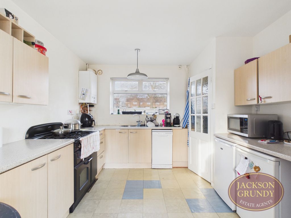 Property photo 2 of 11 Glebeland Road