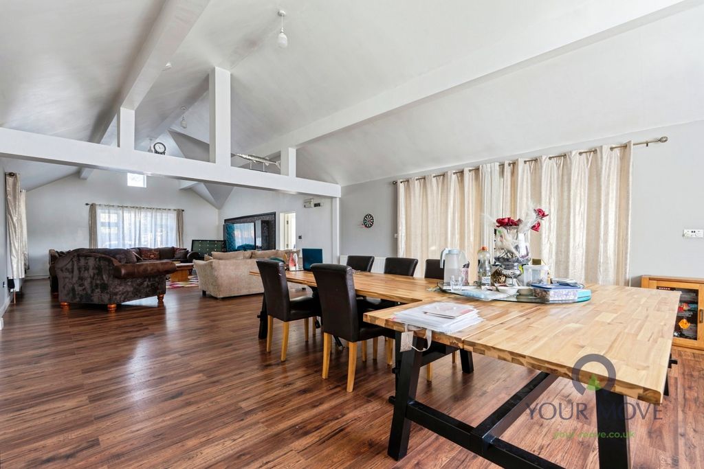 Property photo 3 of 16 Pbox-Img.Jpg