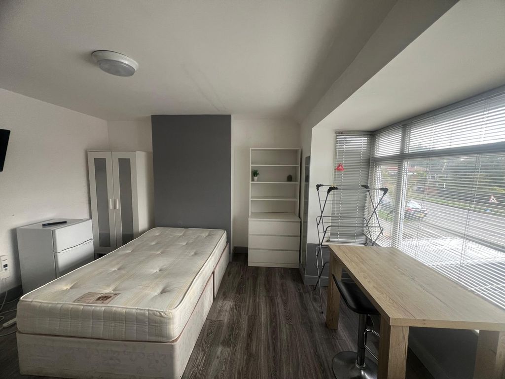 Property photo 1 of 3