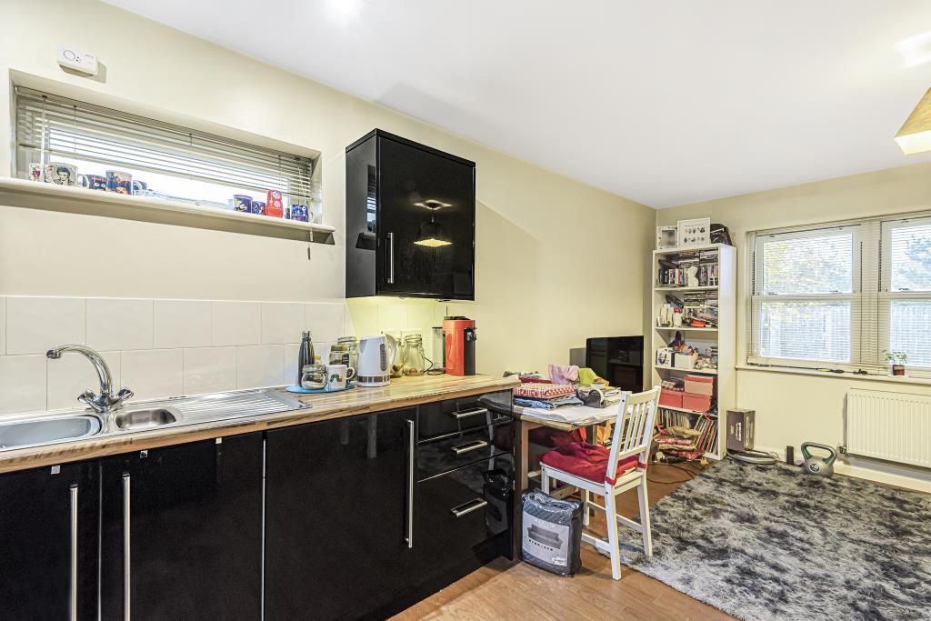Property photo 3 of 10 Kitchen