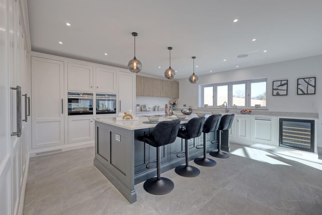 Property photo 3 of 38