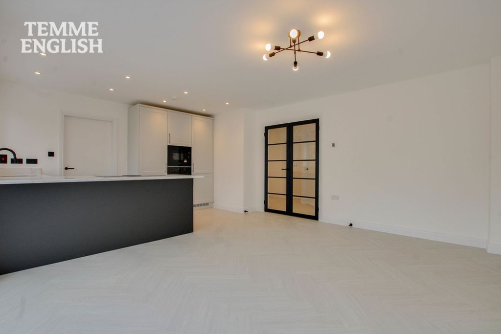 Property photo 3 of 40