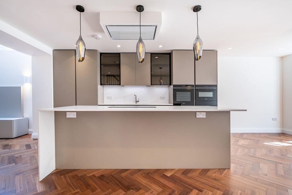 Property photo 3 of 24 Shawfield-Street-08