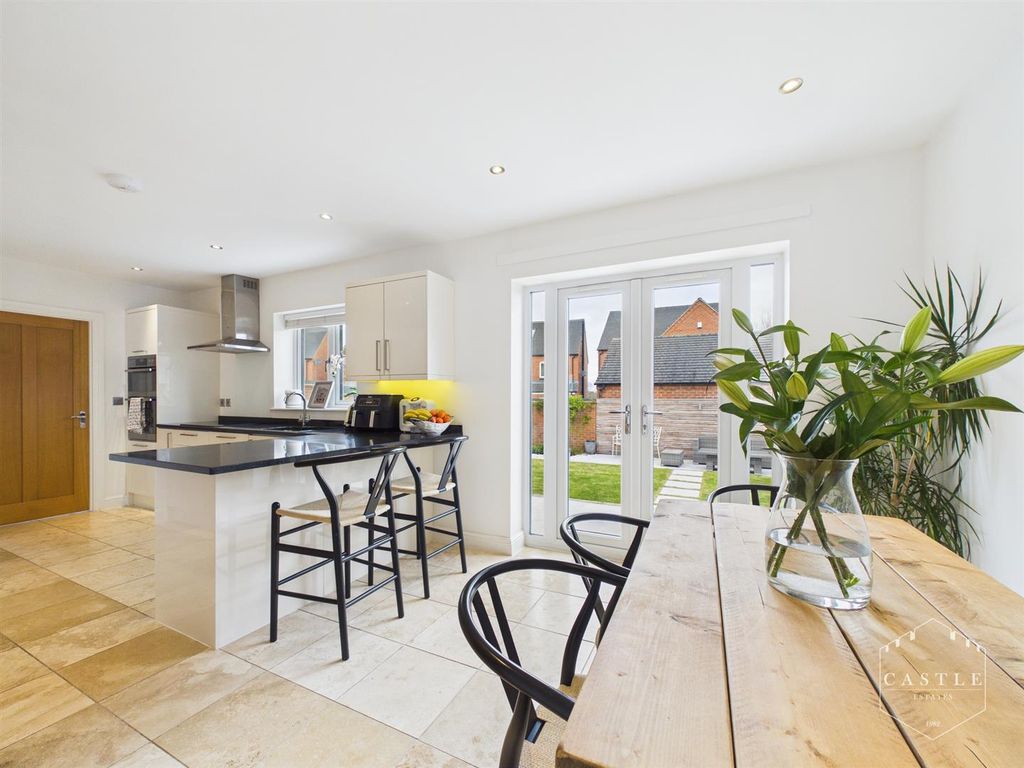 Property photo 3 of 25 Breakfast Kitchen
