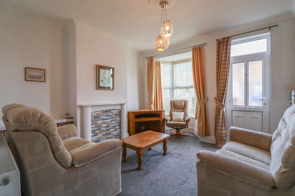 Property photo 2 of 17 4774505