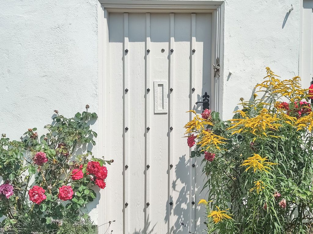 Property photo 2 of 40