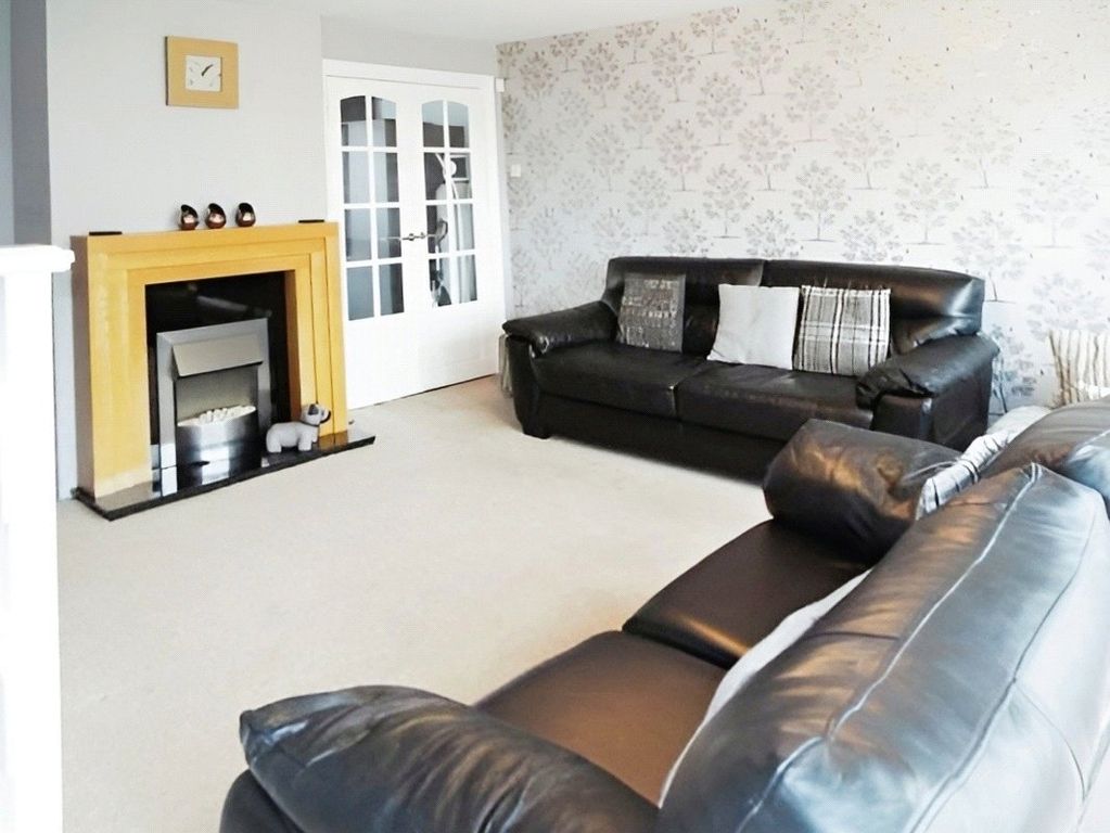 Property photo 2 of 11 Lounge