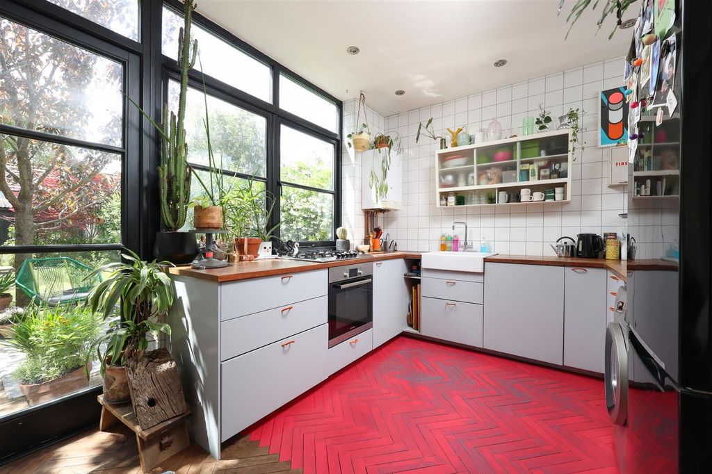 Property photo 3 of 24