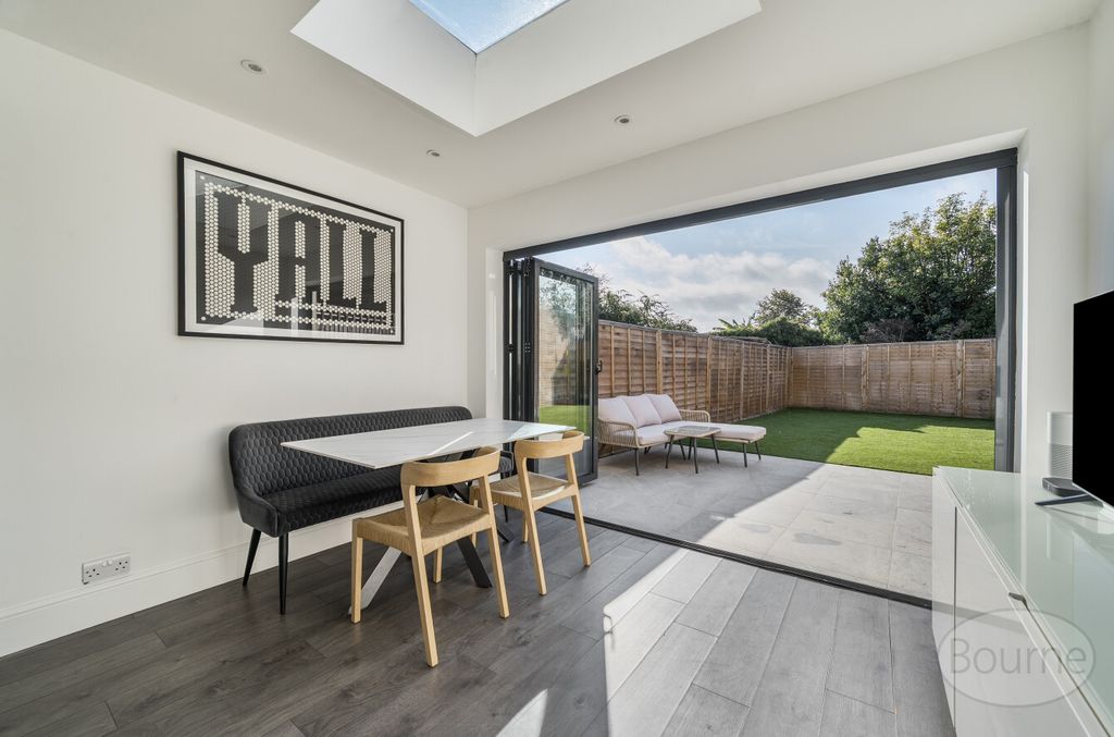 Property photo 3 of 12 F159013c-Ff32-4A7...