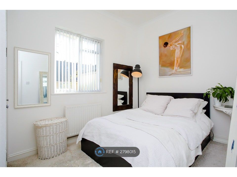 Property photo 3 of 8 Bedroom