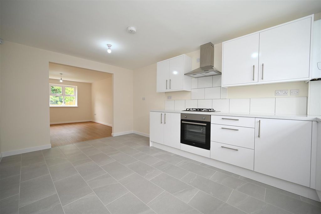 Property photo 3 of 18 Kitchen1.Jpg